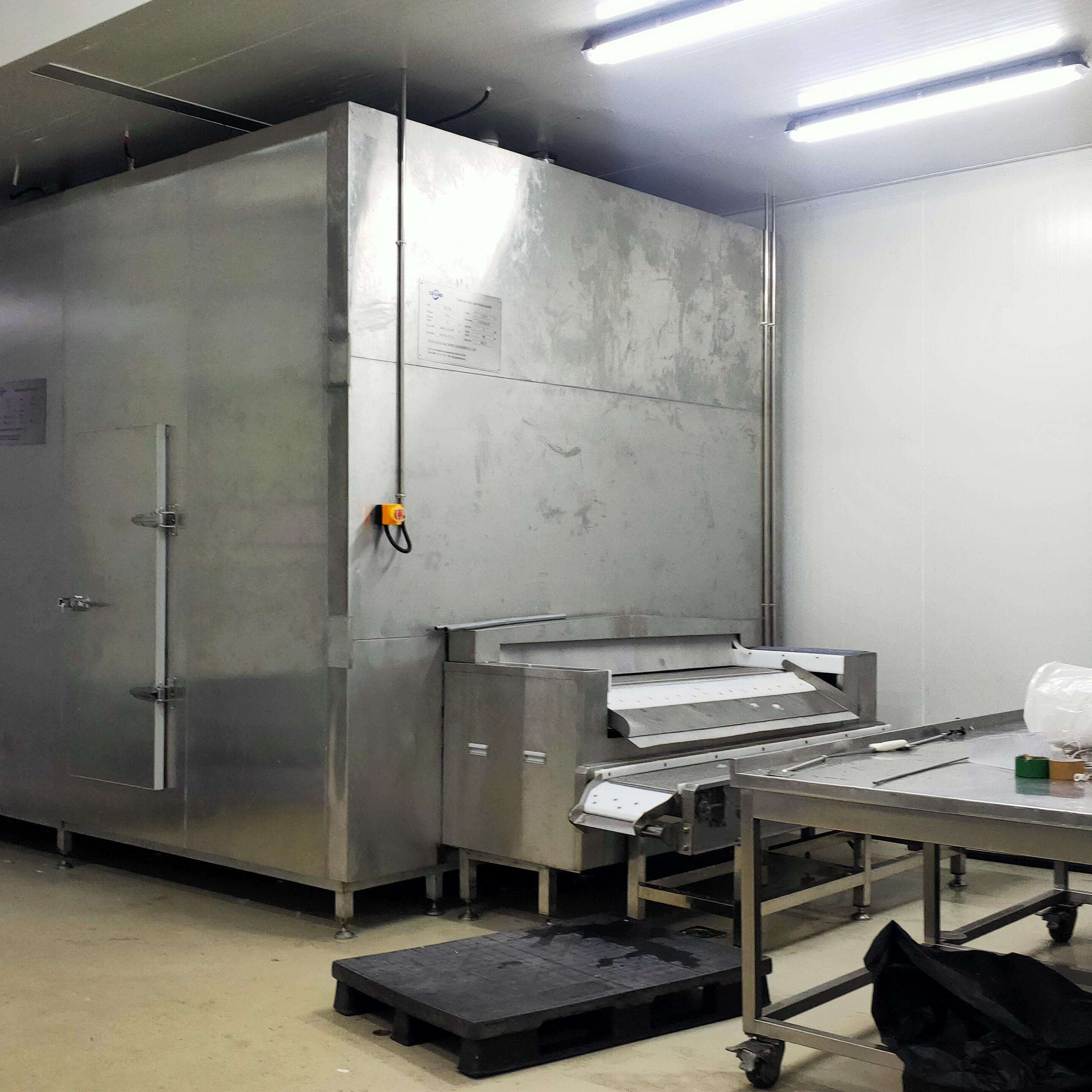 IQF tunnel freezer exterior